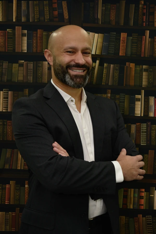 Retrato de Vinícius Acosta, responsável pela iniciativa e pela curadoria técnica da Vista Academy