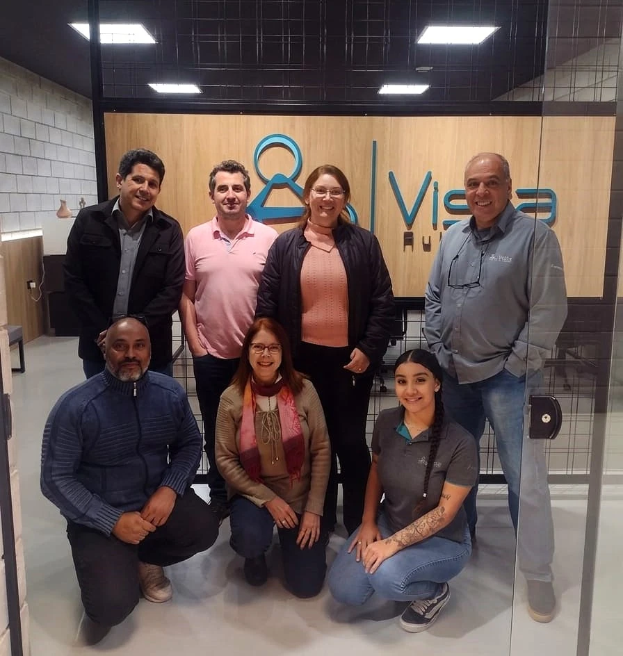 Registro da equipe no escritório da Vista.
